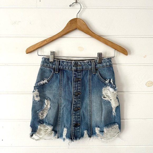 CARMAR Los Angeles Distressed Blue Jean Denim Button Front Mini skirt Sz 24 (0) - Picture 1 of 9